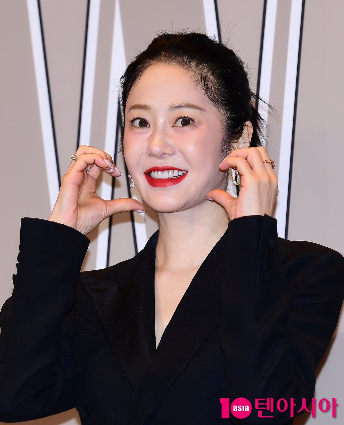 Korean Actress Go Hyun-jung Opens Up About Her Personal Life and Social Media Struggles