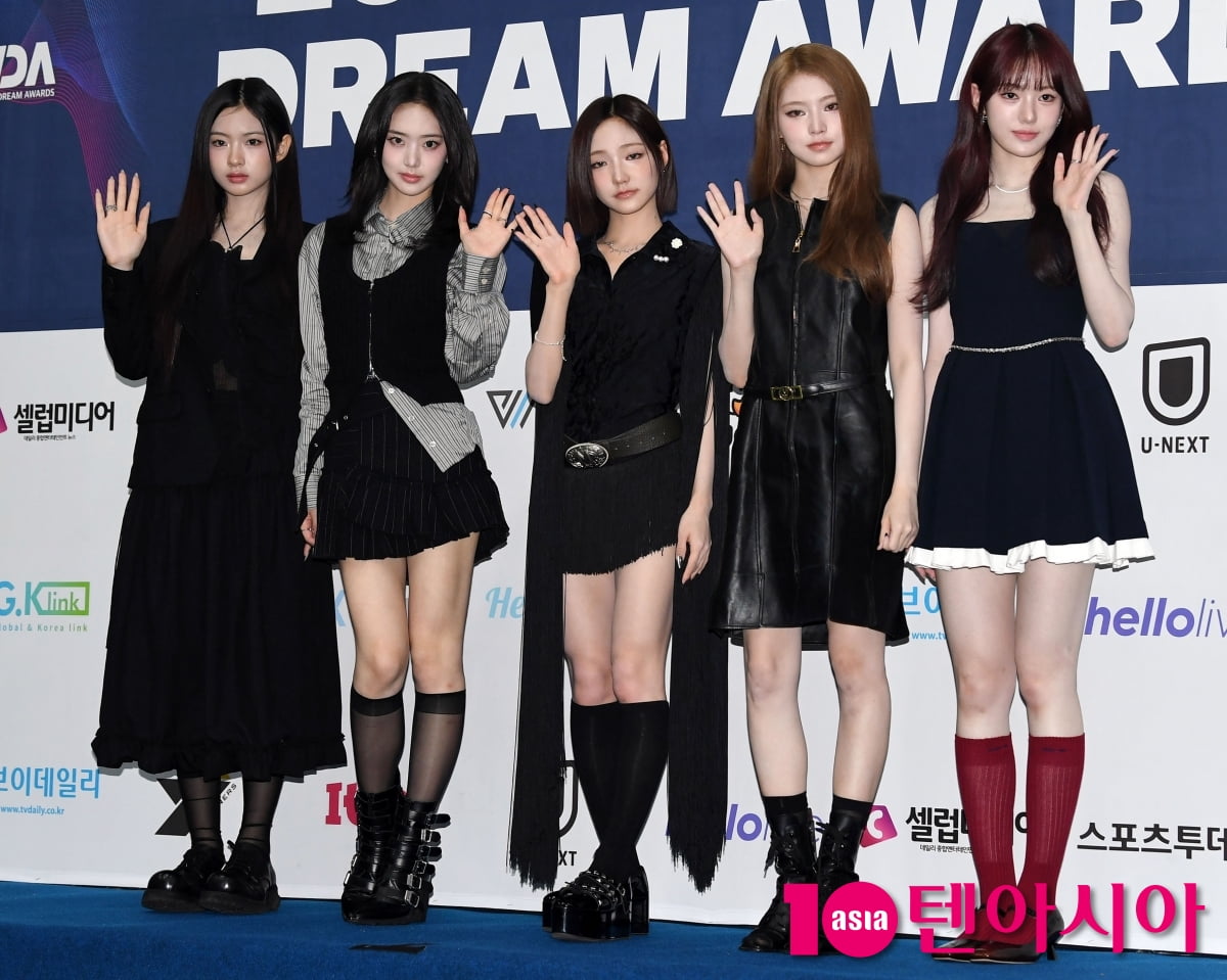 KiiiKiii Shines on the Blue Carpet at the 2025 K-World Dream Awards in Seoul