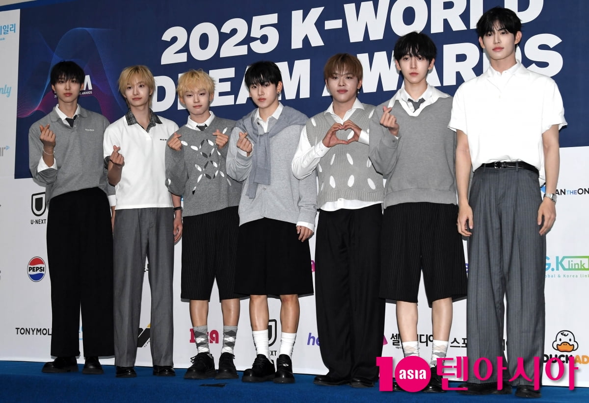 KickFlip Shines on the Blue Carpet at the 2025 K-World Dream Awards in Seoul
