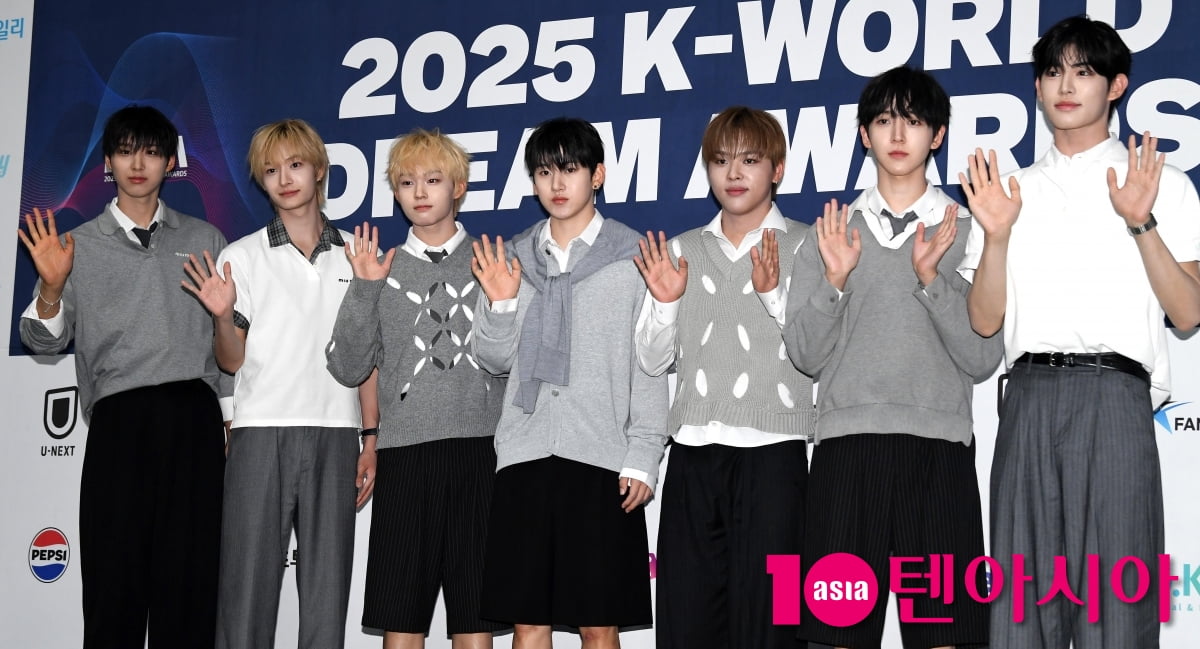KickFlip Shines on the Blue Carpet at the 2025 K-World Dream Awards in Seoul