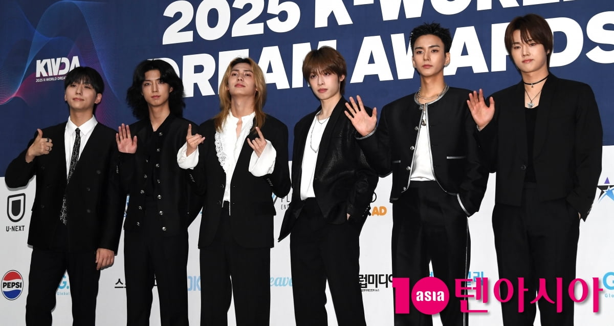 Xdinary Heroes Shines on the Blue Carpet at the 2025 K-World Dream Awards in Seoul
