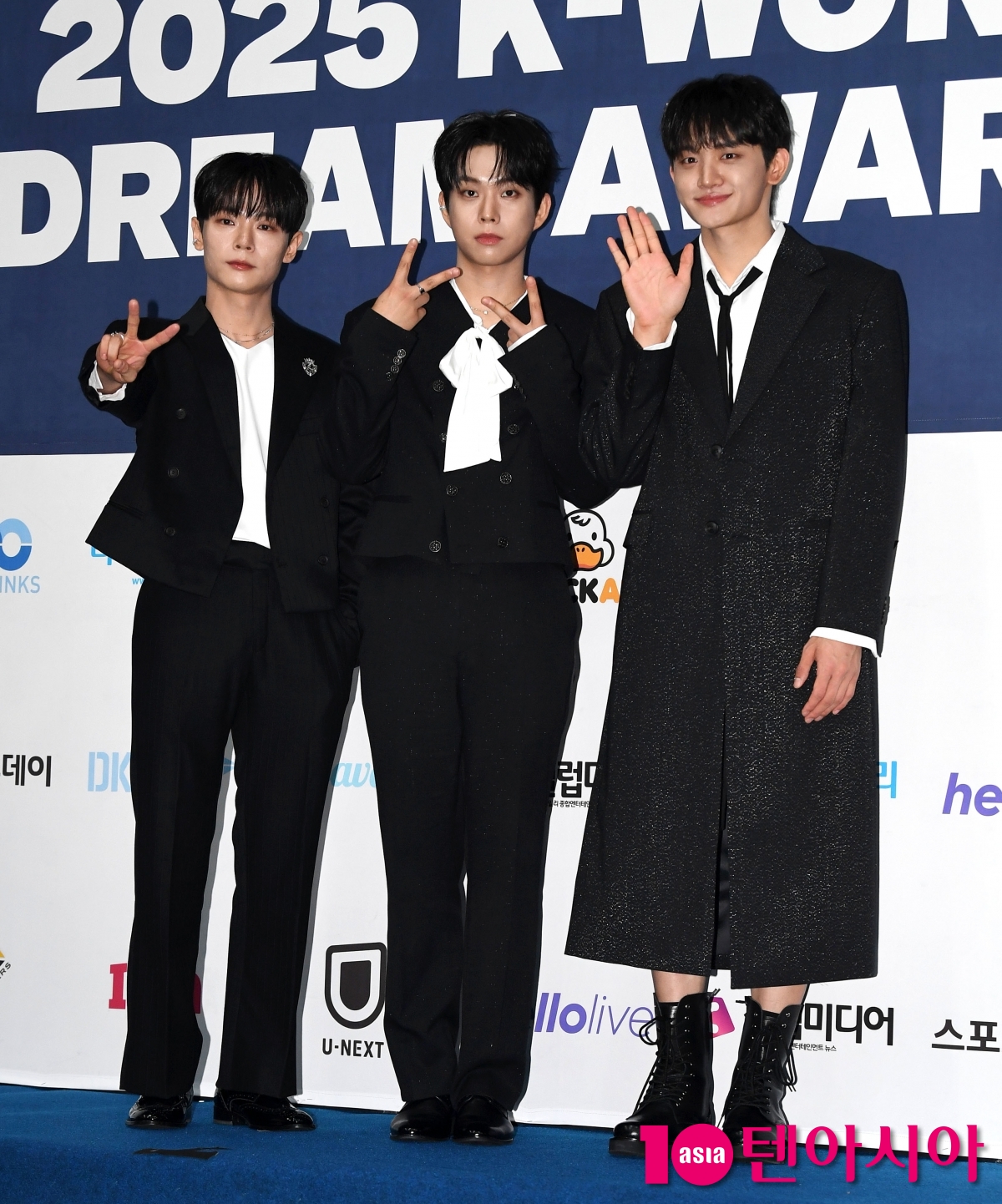 LUCY Shines on the Blue Carpet at the 2025 K-World Dream Awards in Seoul