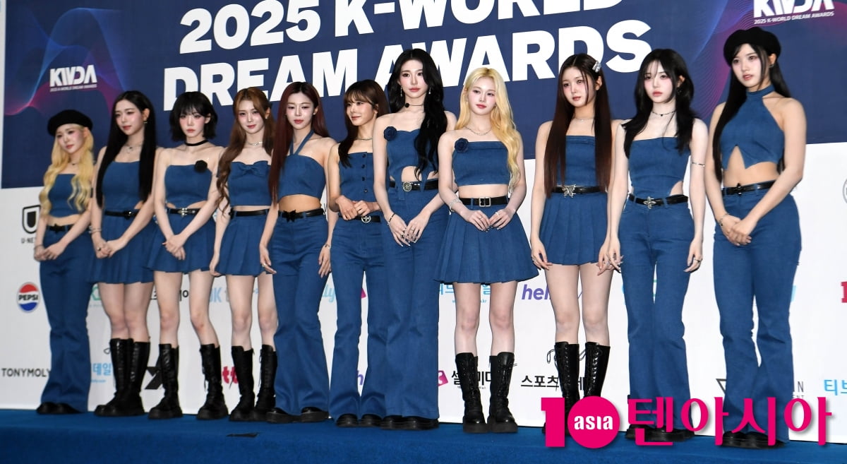 tripleS Shines on the Blue Carpet at the 2025 K-World Dream Awards in Seoul
