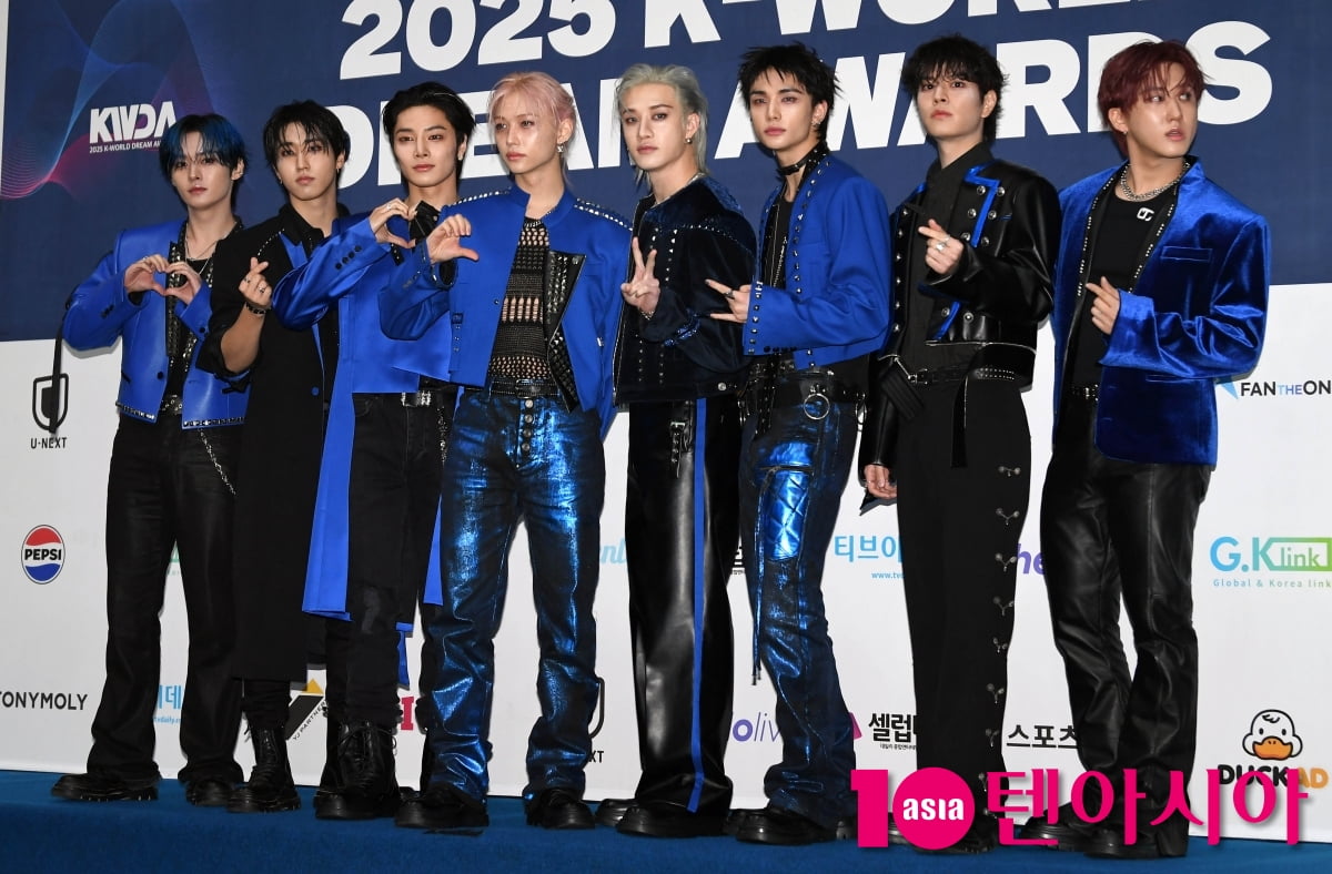 Stray Kids Shines on the Blue Carpet at the 2025 K-World Dream Awards in Seoul
