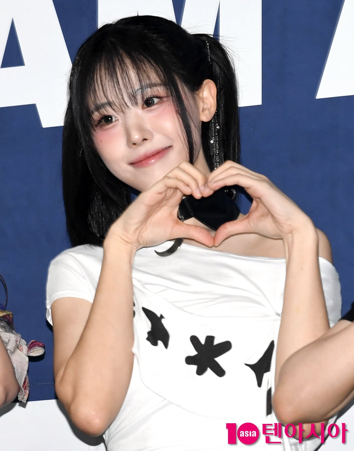 QWER's Hina Shines on the Blue Carpet at the 2025 K-World Dream Awards in Seoul