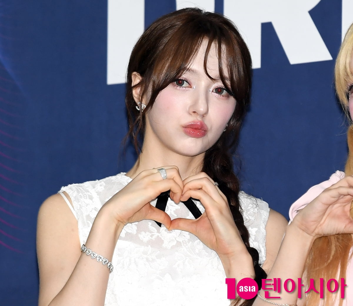 FIFTY FIFTY's Chanelle Moon Shines at the 2025 K-World Dream Awards Blue Carpet