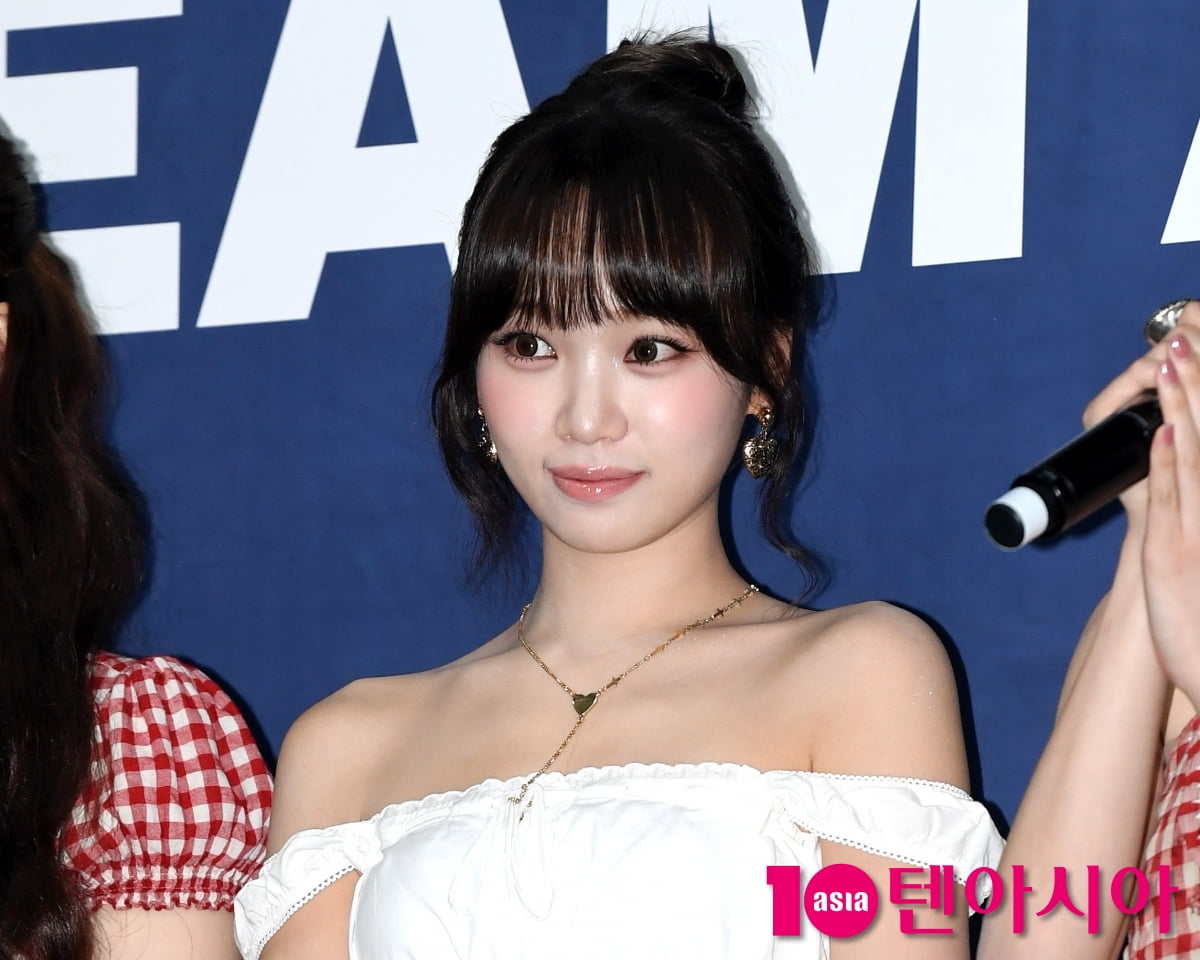LE SSERAFIM's Kim Chaewon Shines on the Blue Carpet at the 2025 K-World Dream Awards in Seoul