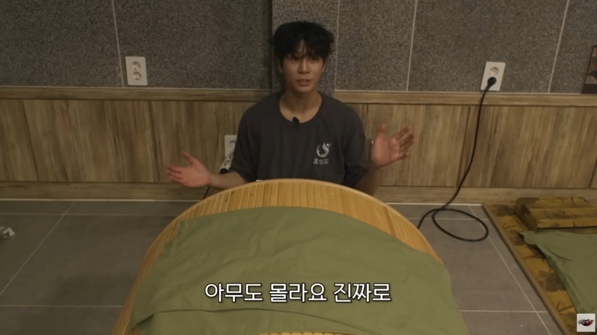 K-Pop Star Jeong Dong-won Shares His Love for Saunas with Adorable Pet