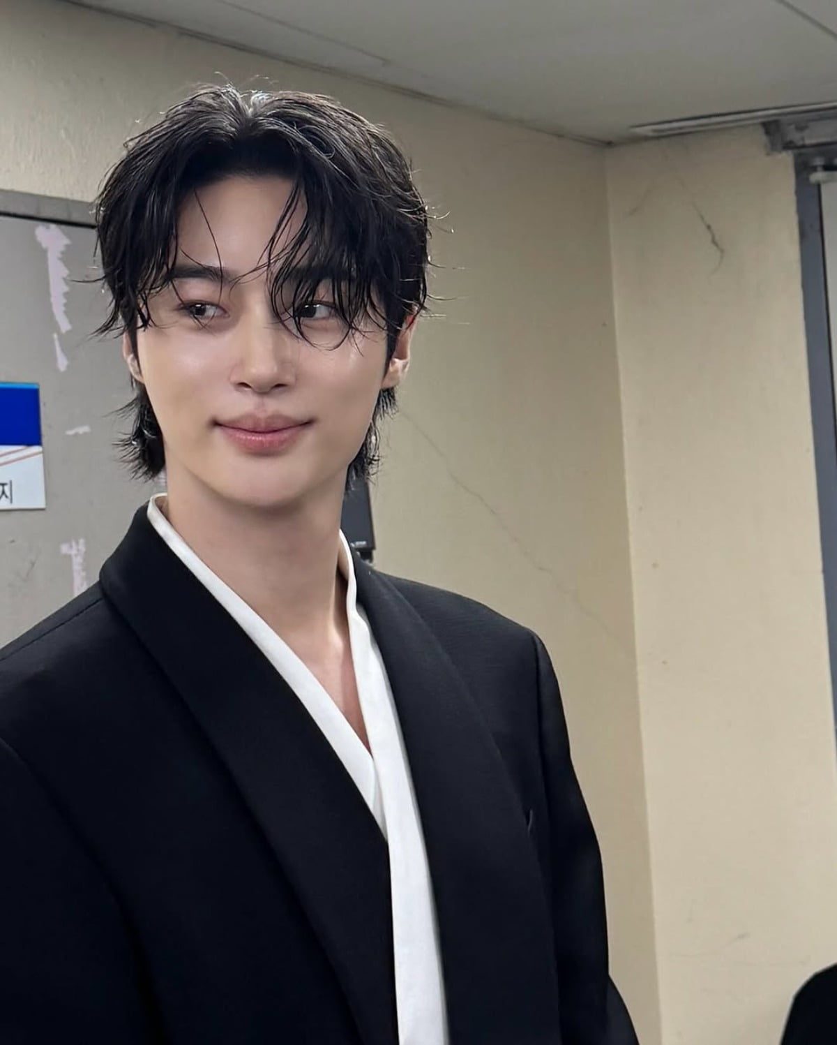 Actor Byeon Woo-seok Captivates Fans with Charismatic Instagram Photos