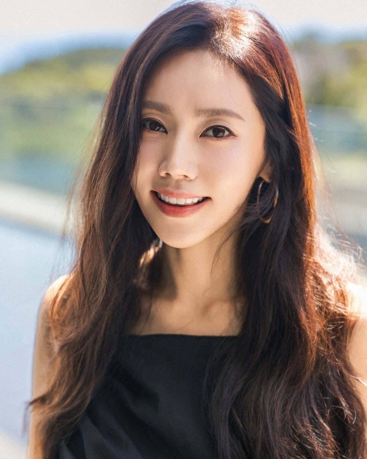 Korean Actress Choo Ja-hyun Shines in Summer Sun with Minimalist Elegance