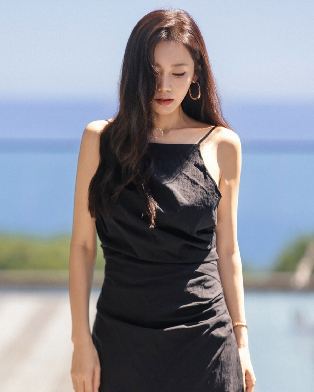 Korean Actress Choo Ja-hyun Shines in Summer Sun with Minimalist Elegance