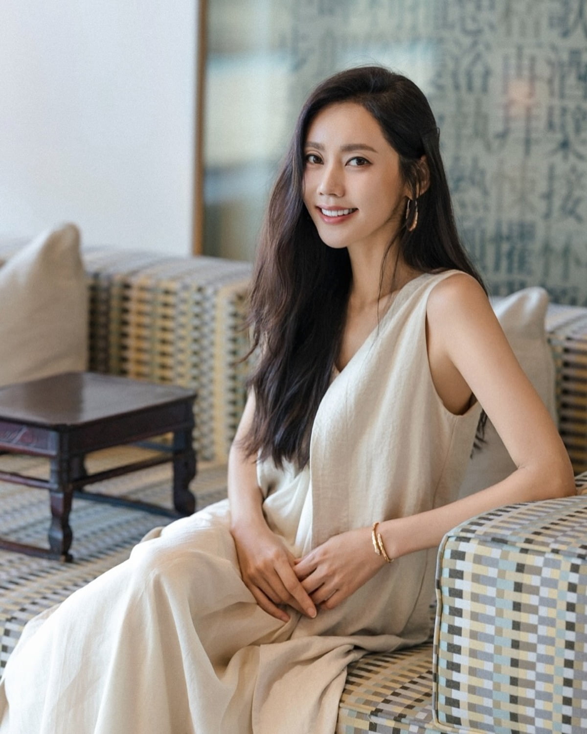 Korean Actress Choo Ja-hyun Shines in Summer Sun with Minimalist Elegance