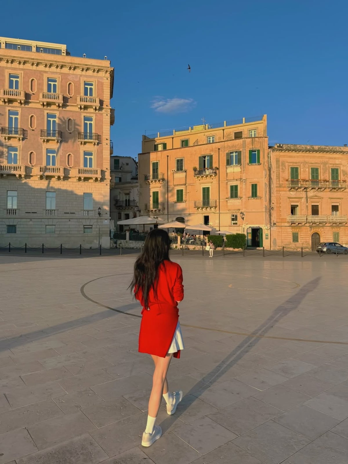 South Korean Actress Han Ye-seul Stuns with Captivating Beauty in Latest Instagram Photos