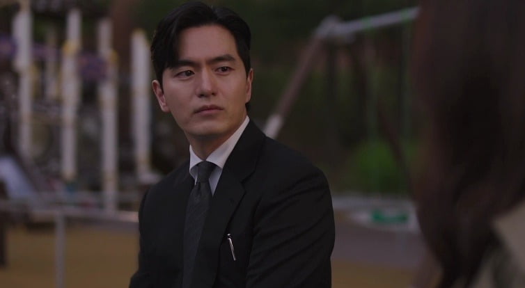 Lee Jin-wook's Character Faces Emotional Turmoil and Scandal in 'Beyond The Bar'