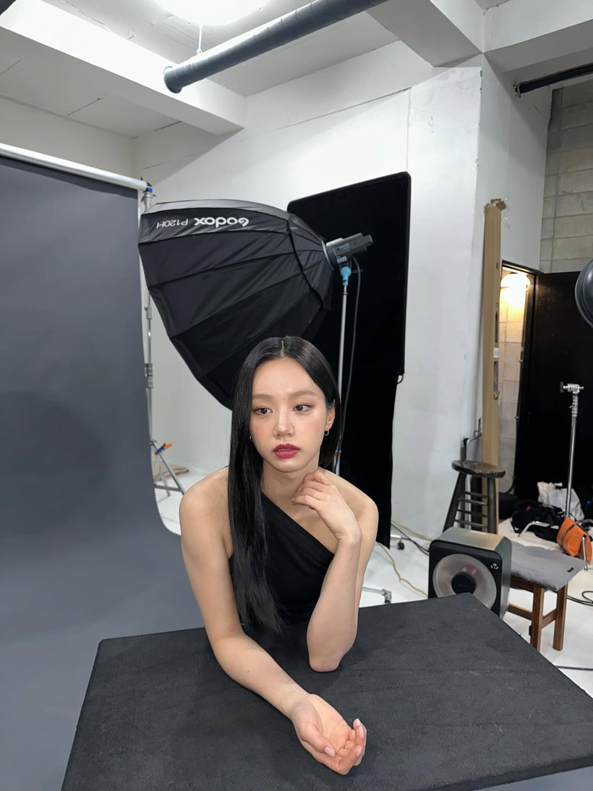 Hyeri Shares Behind-the-Scenes Glimpse of Her Latest Photoshoot on Instagram