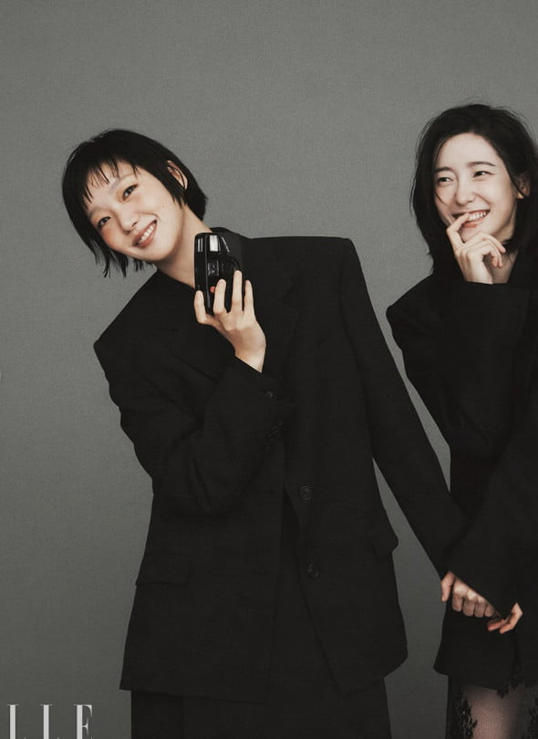 Kim Go-eun and Park Ji-hyun Showcase Their On-Screen Chemistry in Upcoming Netflix Series