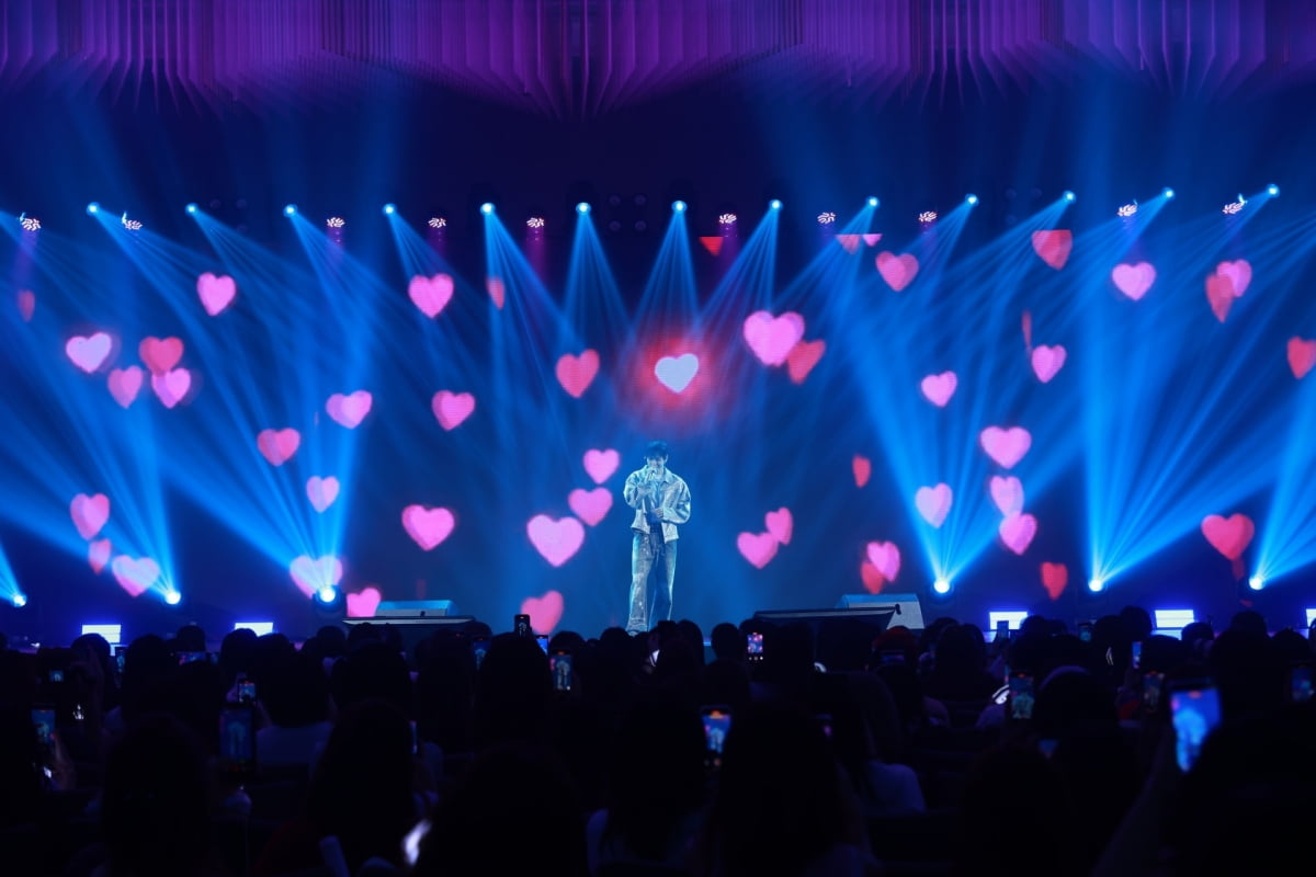 Kang Daniel Embarks on First-Ever Fan Meeting Tour in China, Set for Major U.S. and South America Tour