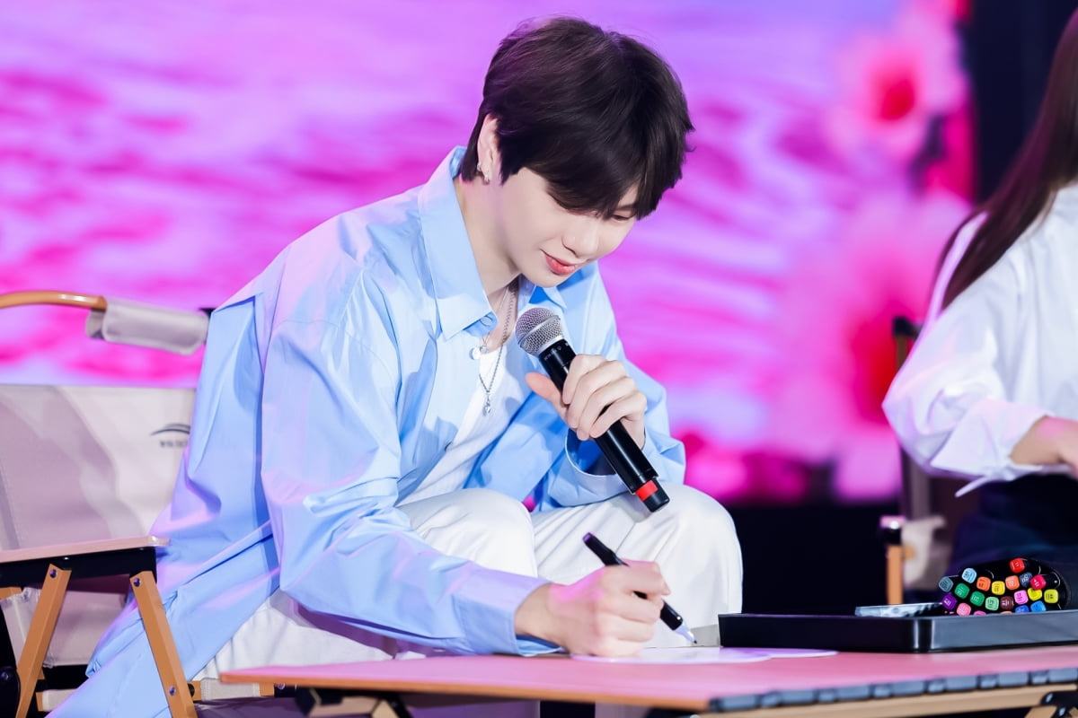 Kang Daniel Embarks on First-Ever Fan Meeting Tour in China, Set for Major U.S. and South America Tour