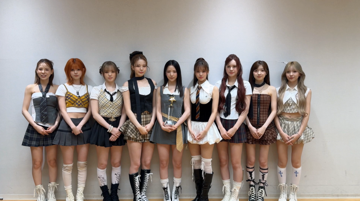 NiziU Crowned Best Female Idol Group at 13th TOP TEN AWARDS