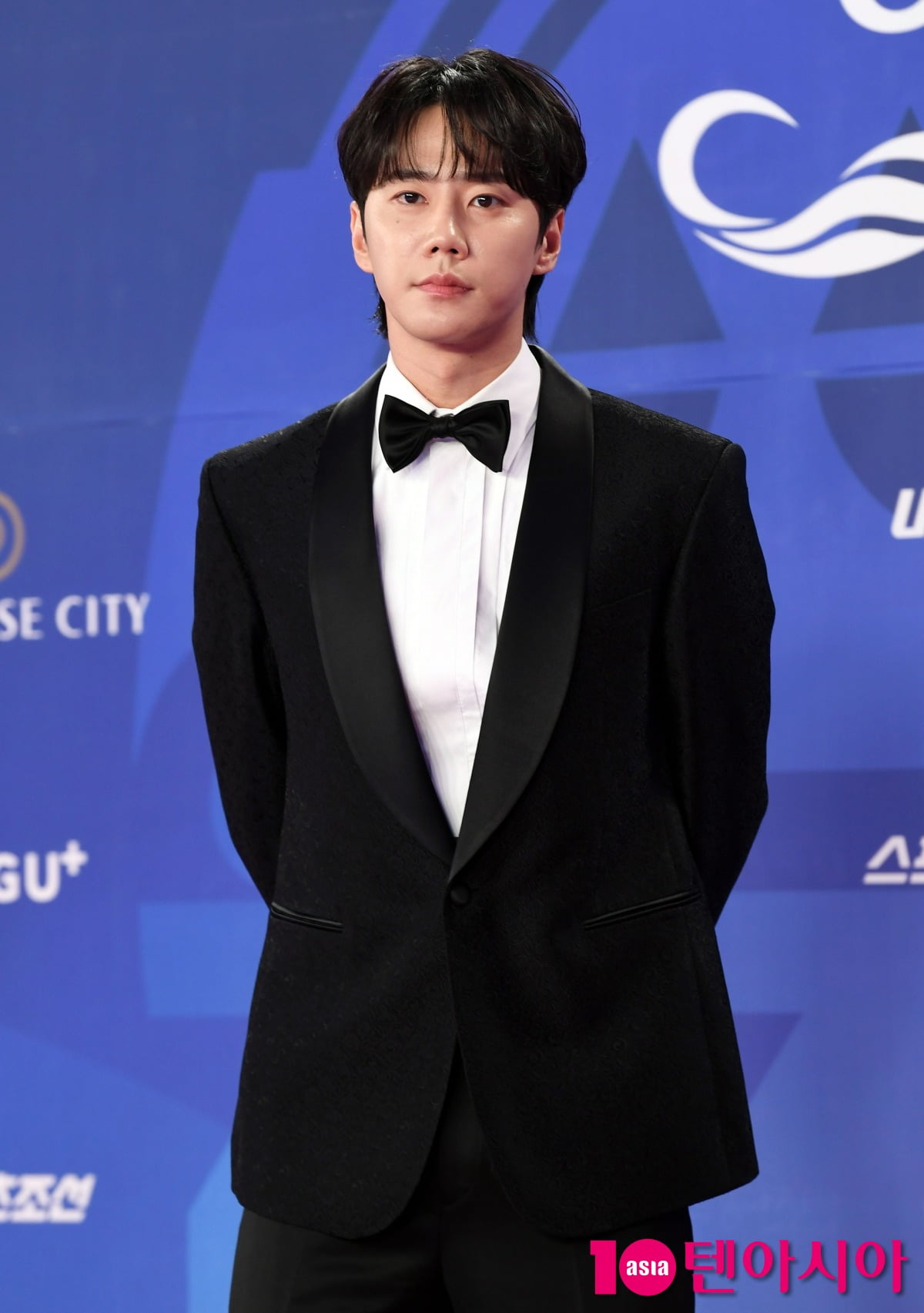 Rising Star Lee Jun-young Shines as 2025 Male Actor of the Year