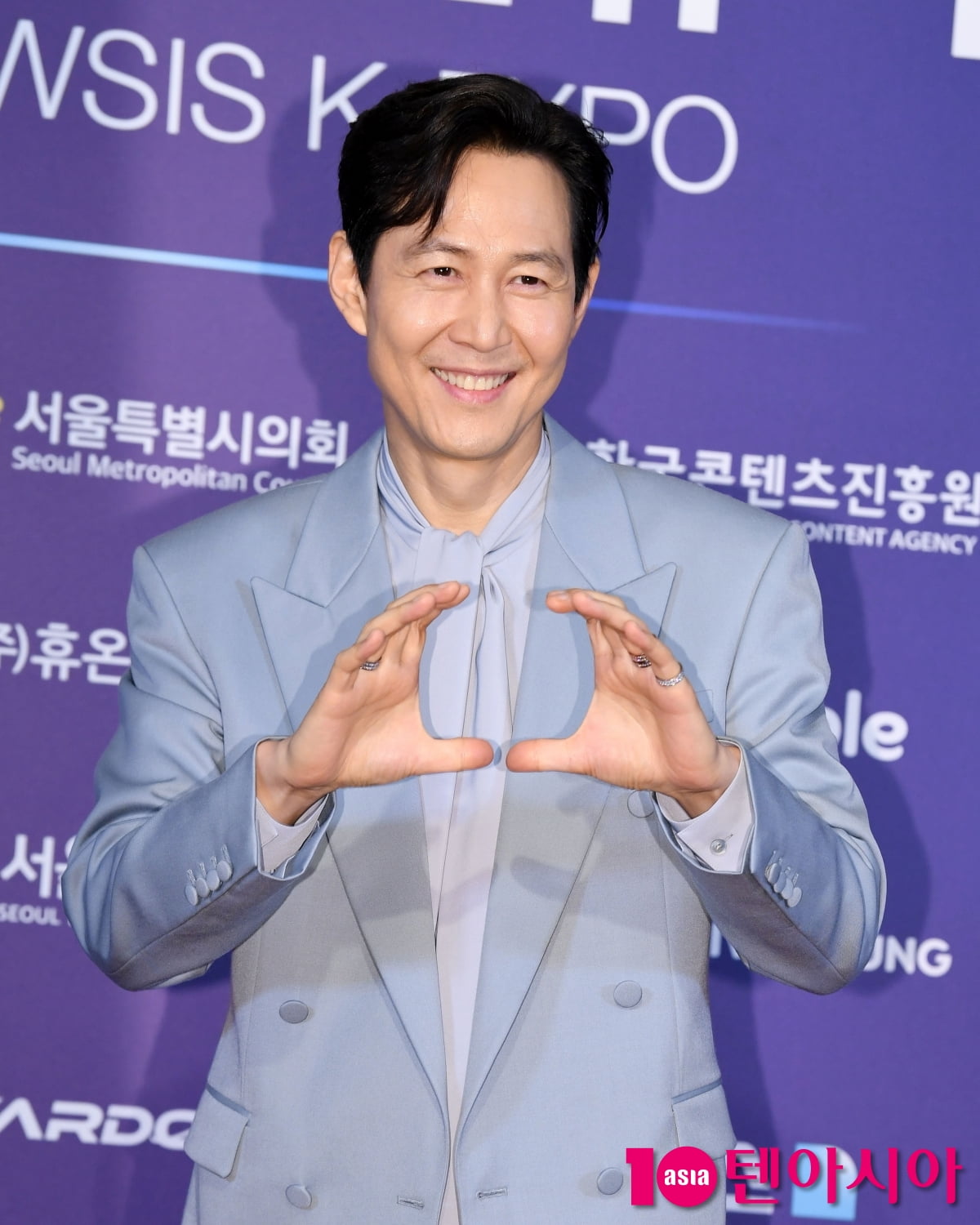 Lee Jung-jae Attends 2025 K-Expo Awards Ceremony in Seoul