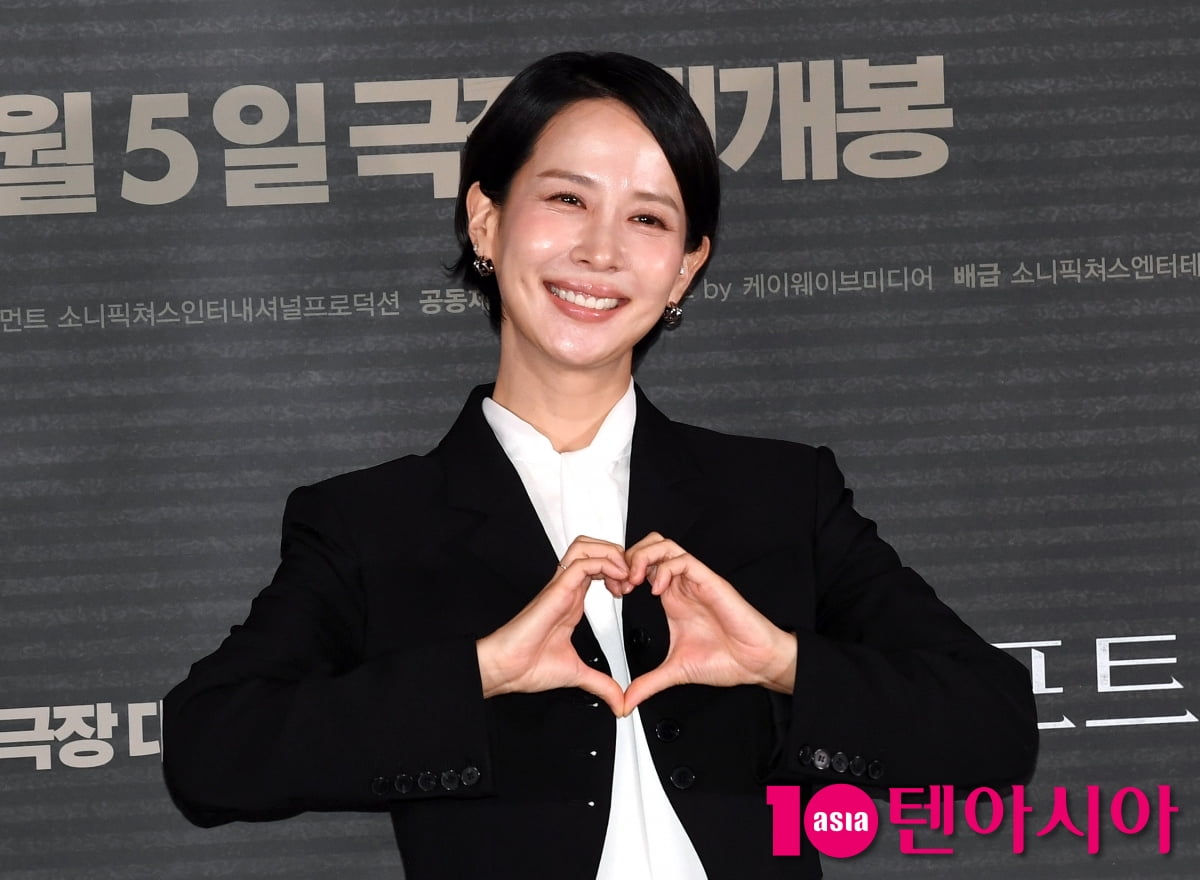女優 チョ・ヨジョン、新作映画『殺人者リポート』の記者会見に登場