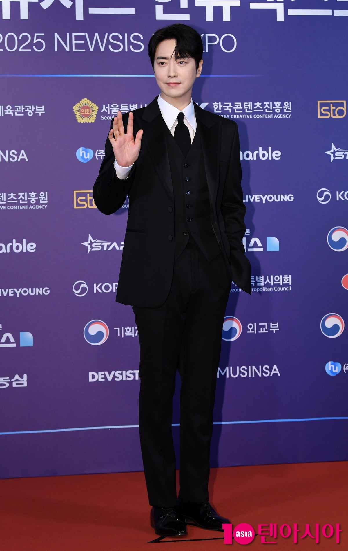 俳優イ・ジュニョク、2025 K-エキスポ授賞式に出席