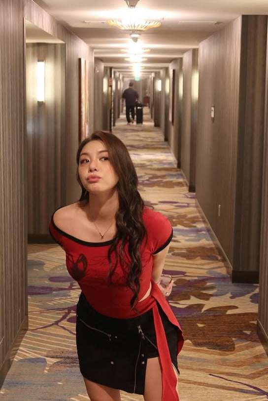 Ailee Apologizes to Husband Choi Si-hoon for Unflattering Photos