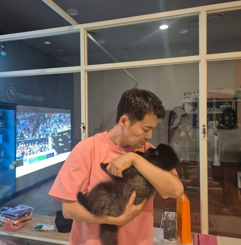 ジョン・ヒョンム、愛犬との写真にボアの新曲を使用後すぐ削除、その理由とは?