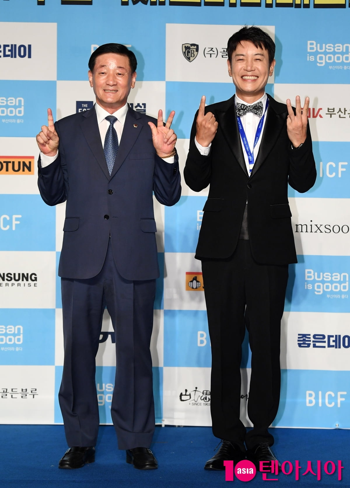 Busan International Comedy Festival Kicks Off with Star-Studded Blue Carpet Event
