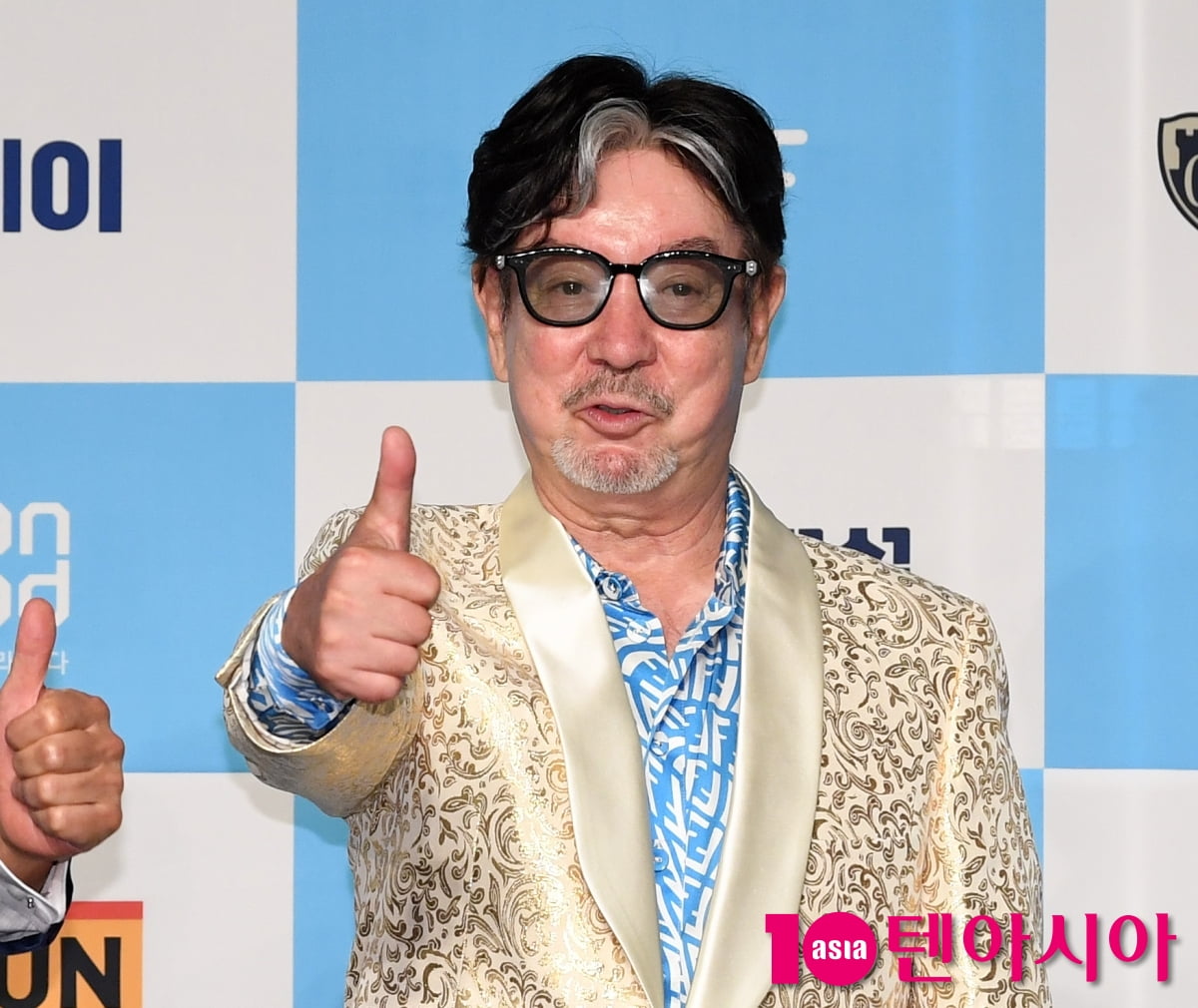 Yoon Soo-il Graces the Blue Carpet at the 13th Busan International Comedy Festival