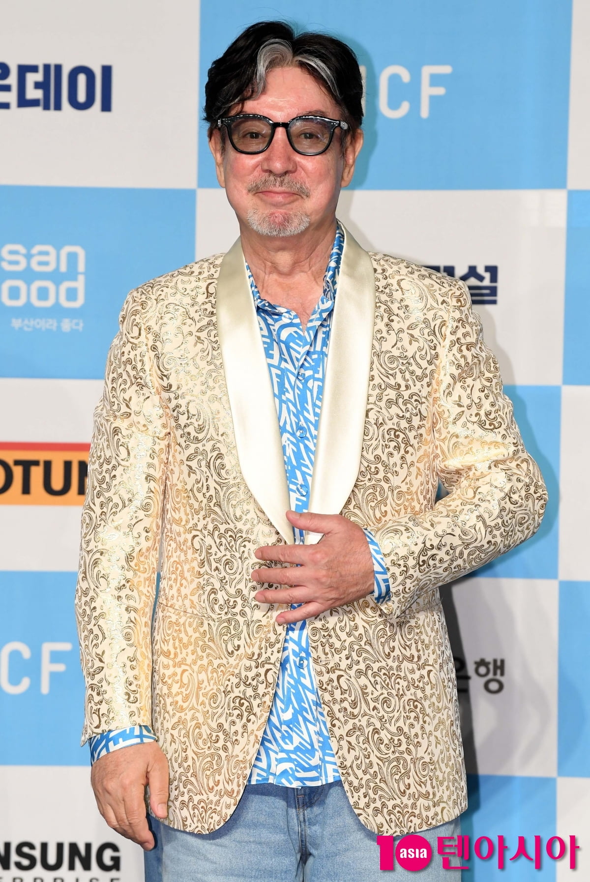 Yoon Soo-il Graces the Blue Carpet at the 13th Busan International Comedy Festival