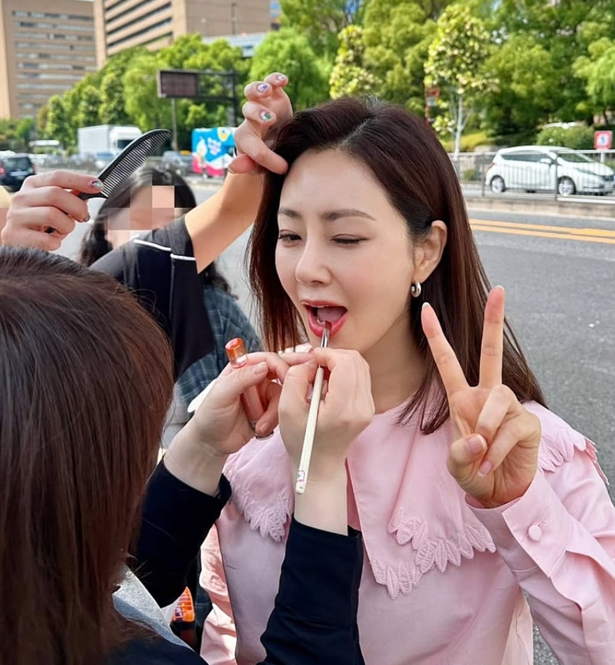 Korean Actress Oh Na-ra Captivates Fans with Tokyo Street Photos