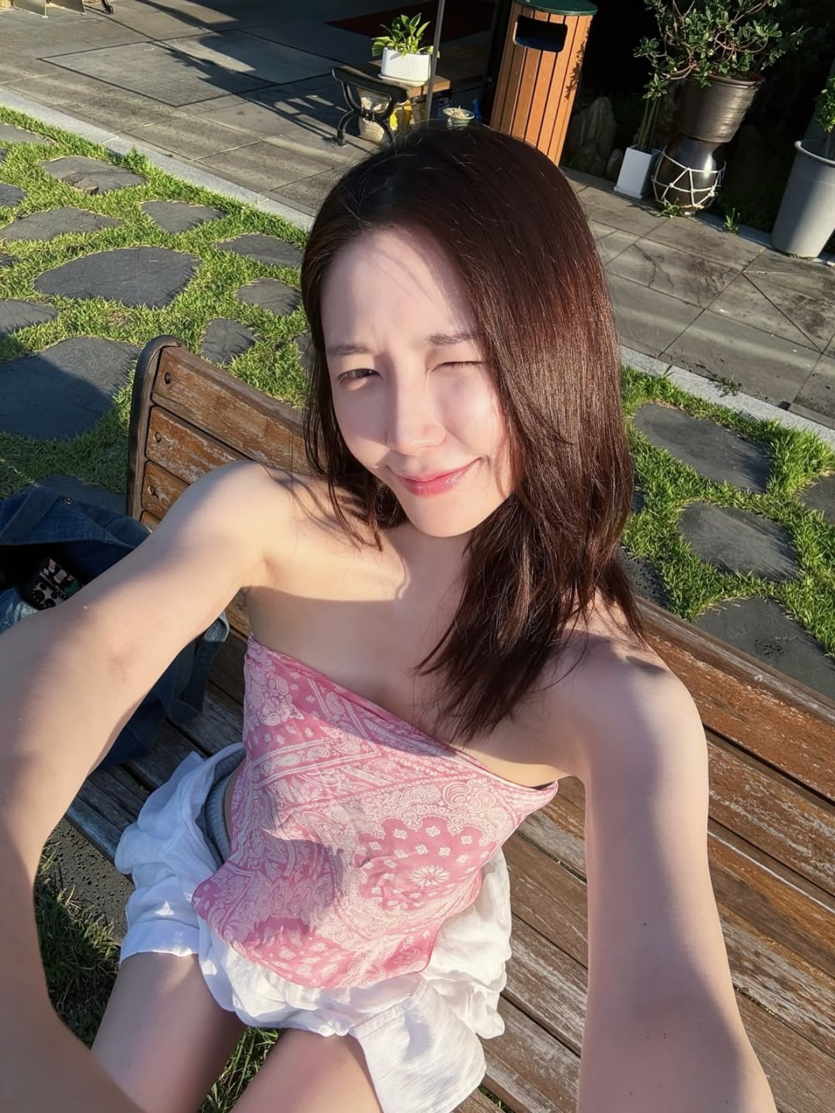 ソン·ヘウン、海で爽やかな夏のビジュアルを公開