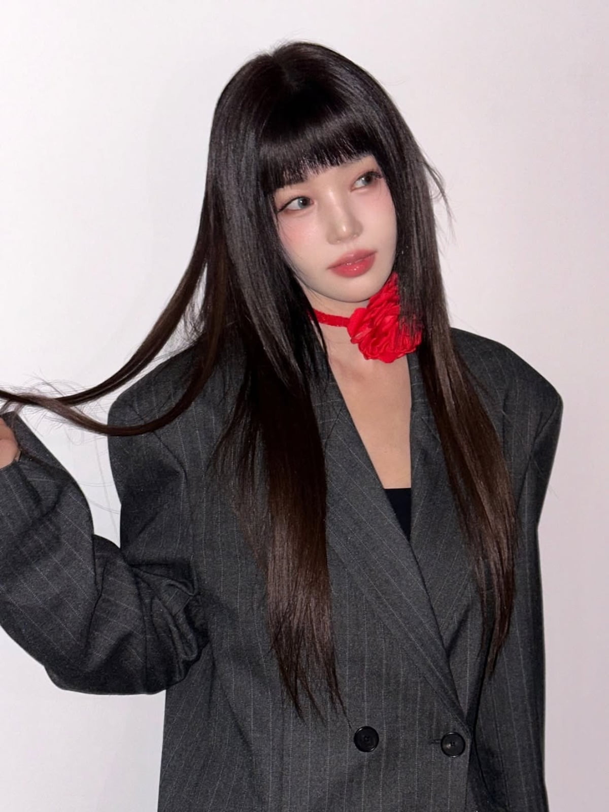 K-Pop Star Nam Gyu-ri Stuns with Bold Look in Dressing Room Photos