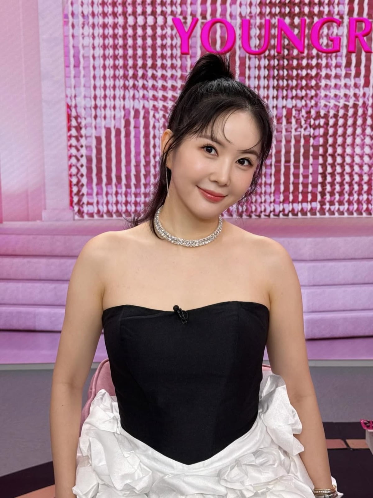 Korean TV Personality Jang Young-ran Stuns in Doll-Like Styling in Pink Studio
