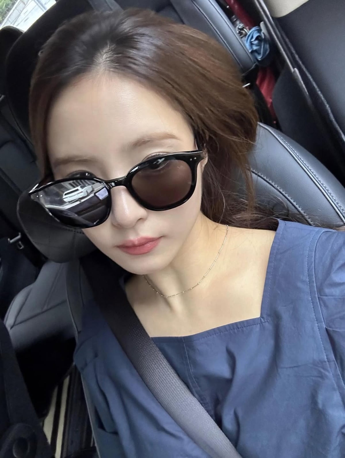 Shin Se-kyung Shares Captivating Photos, Delights Fans with Her Stunning Visuals