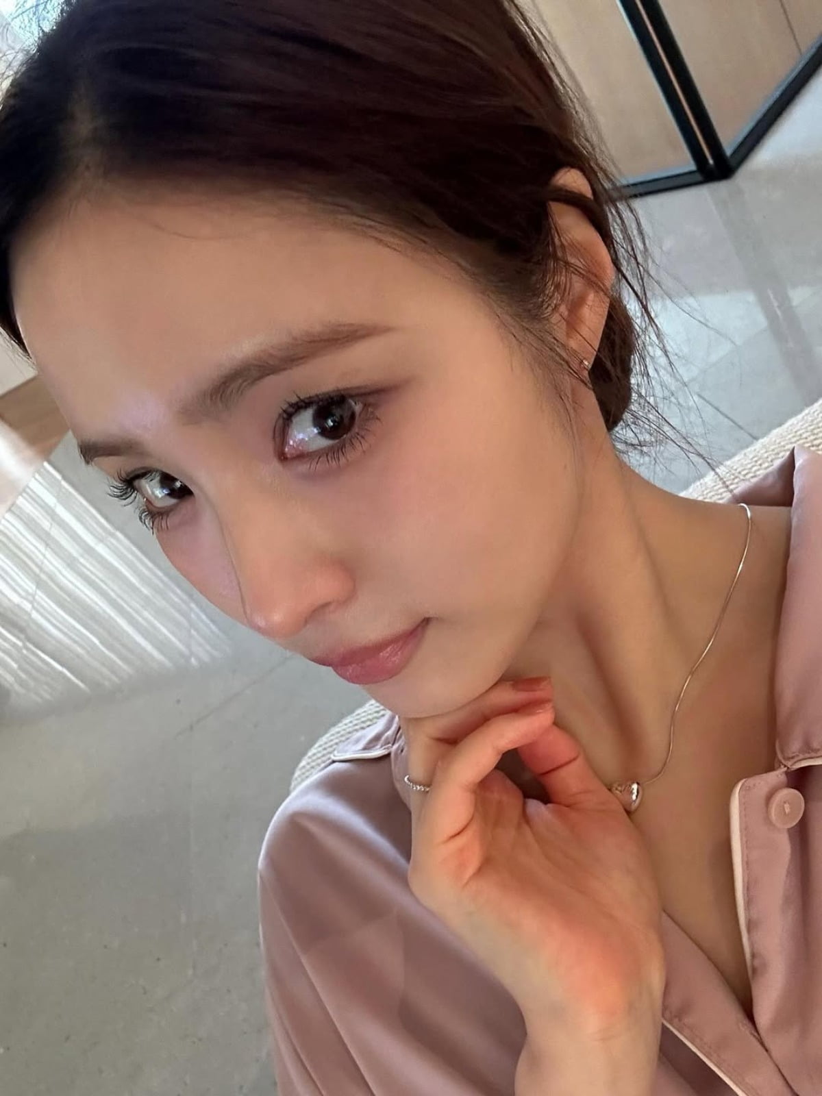 Shin Se-kyung Shares Captivating Photos, Delights Fans with Her Stunning Visuals