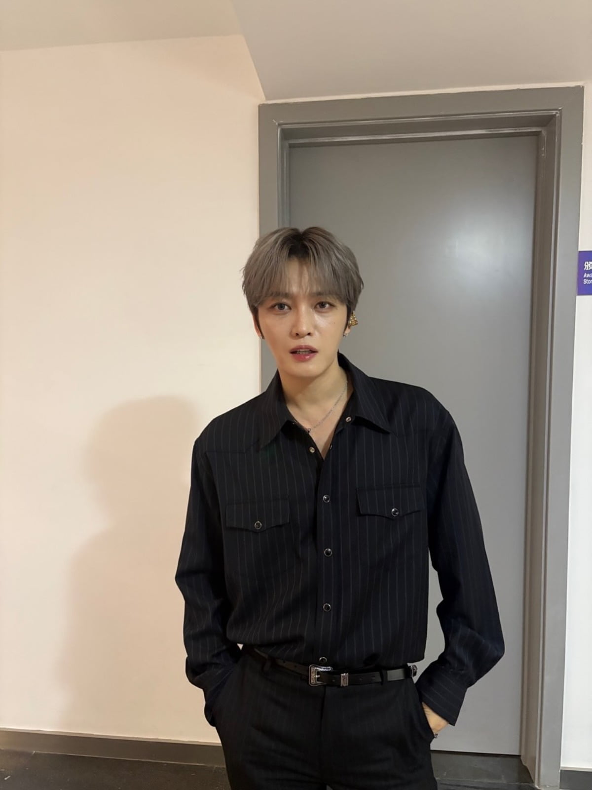 キム・ジェジュン、ビジュアルショックでファンを魅了！