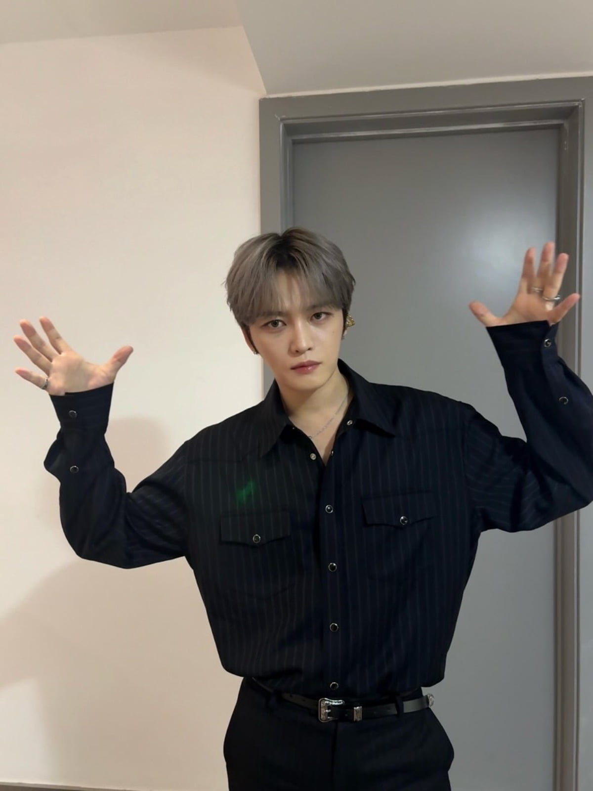キム・ジェジュン、ビジュアルショックでファンを魅了！