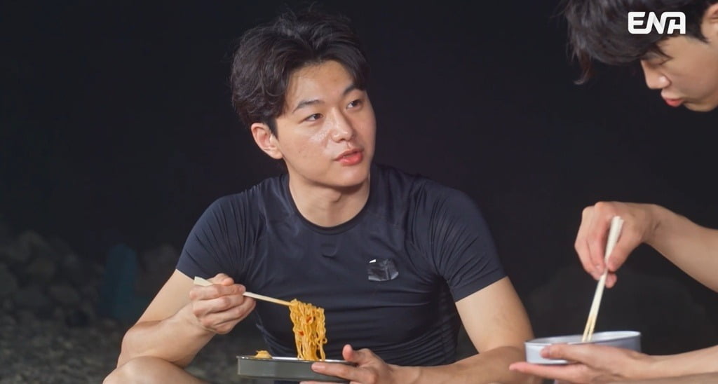 Lee Jong-hyuk's Sons Taksu and Junsu Embark on a Deserted Island Adventure in 'My Child's Private Life'