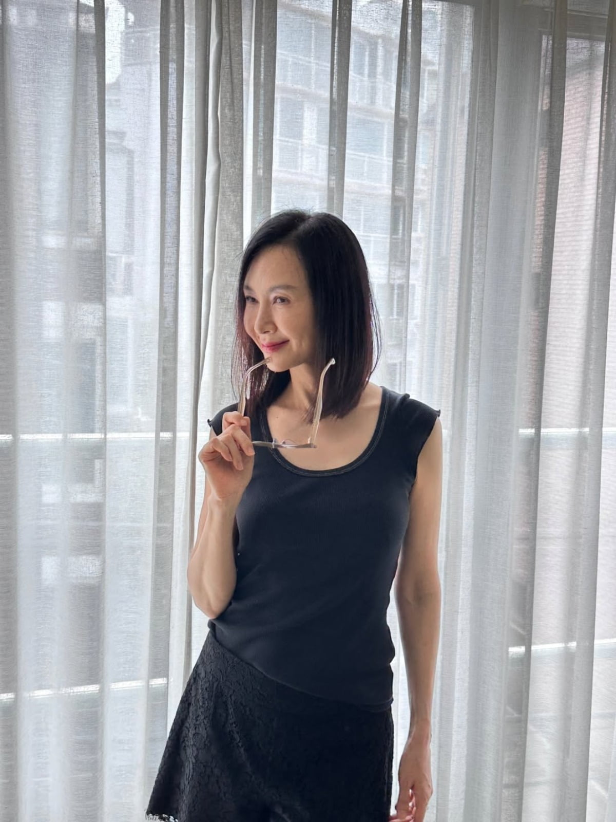 Chae Si-ra Stuns in Chic Black Ensemble on Instagram