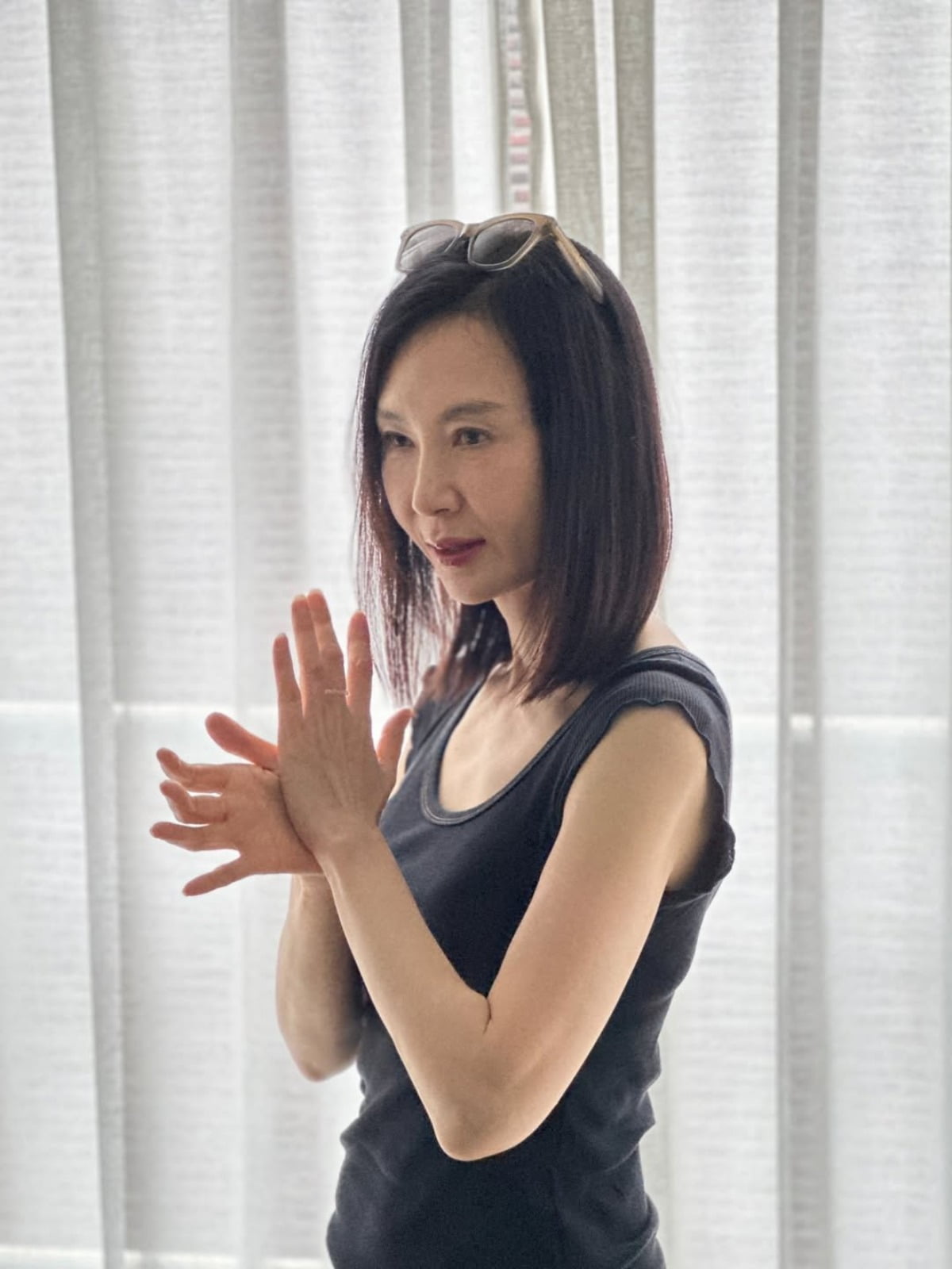 Chae Si-ra Stuns in Chic Black Ensemble on Instagram