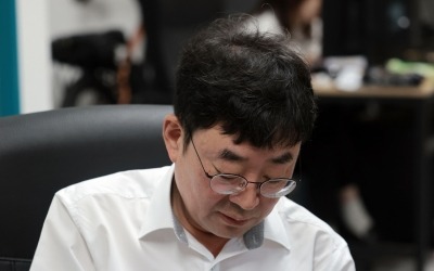 경찰, 유튜버 '신의한수' 신혜식 휴대전화 확보