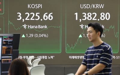 방향성 잃은 코스피, 3220선 강보합 마감…외인 '팔자' 전환