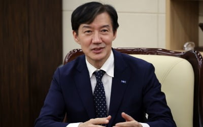 출소 후 2주만에 페이스북 77건 올린 조국…정청래의 2배