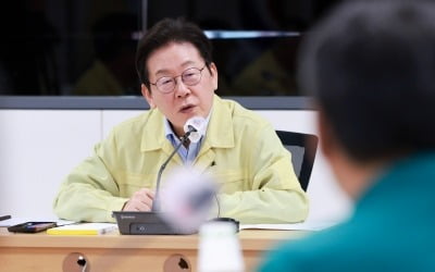 답답한 이 대통령, 강릉시장에 "'원수 확보' 예산 대체 얼마"