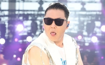 "탁현민 전화 한 통에"…싸이, 노개런티 출연