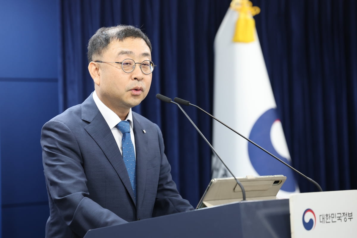 송상훈 과학기술정보통신부 정보통신정책실장이 4일 오후 서울 종로구 정부서울청사에서 '독자 AI 파운데이션 모델' 프로젝트 정예팀 선정 결과를 발표하고 있다. 사진=뉴스1