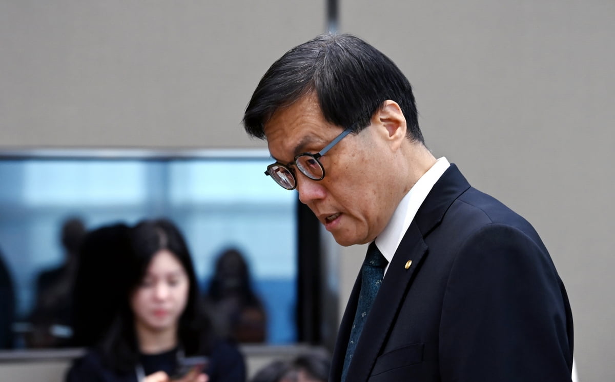 [속보] 한은도 "올해 성장률 0.9%"…0%대 성장 기정사실화